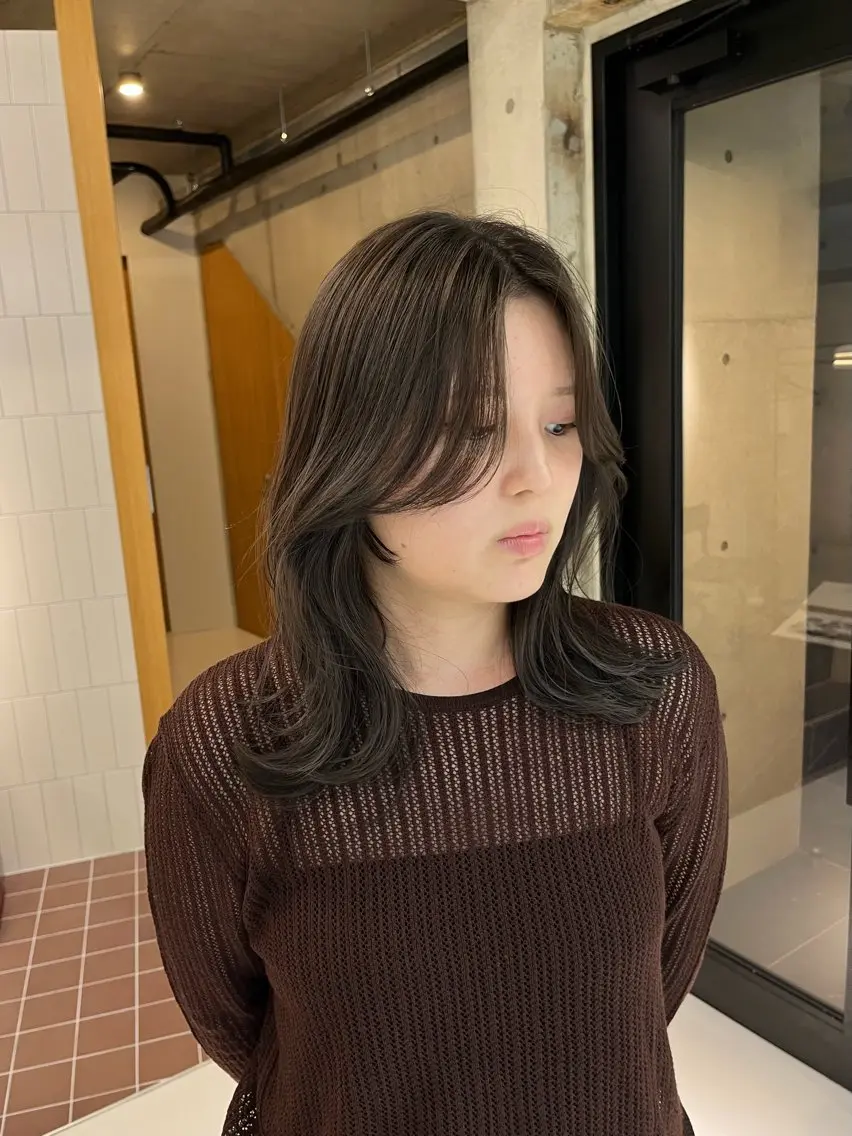ミディアム くびれヘア レイヤーカット カット ヘアカラー トリートメント 髪質改善／レイヤー／ 🐈Yokotaのヘアスタイル