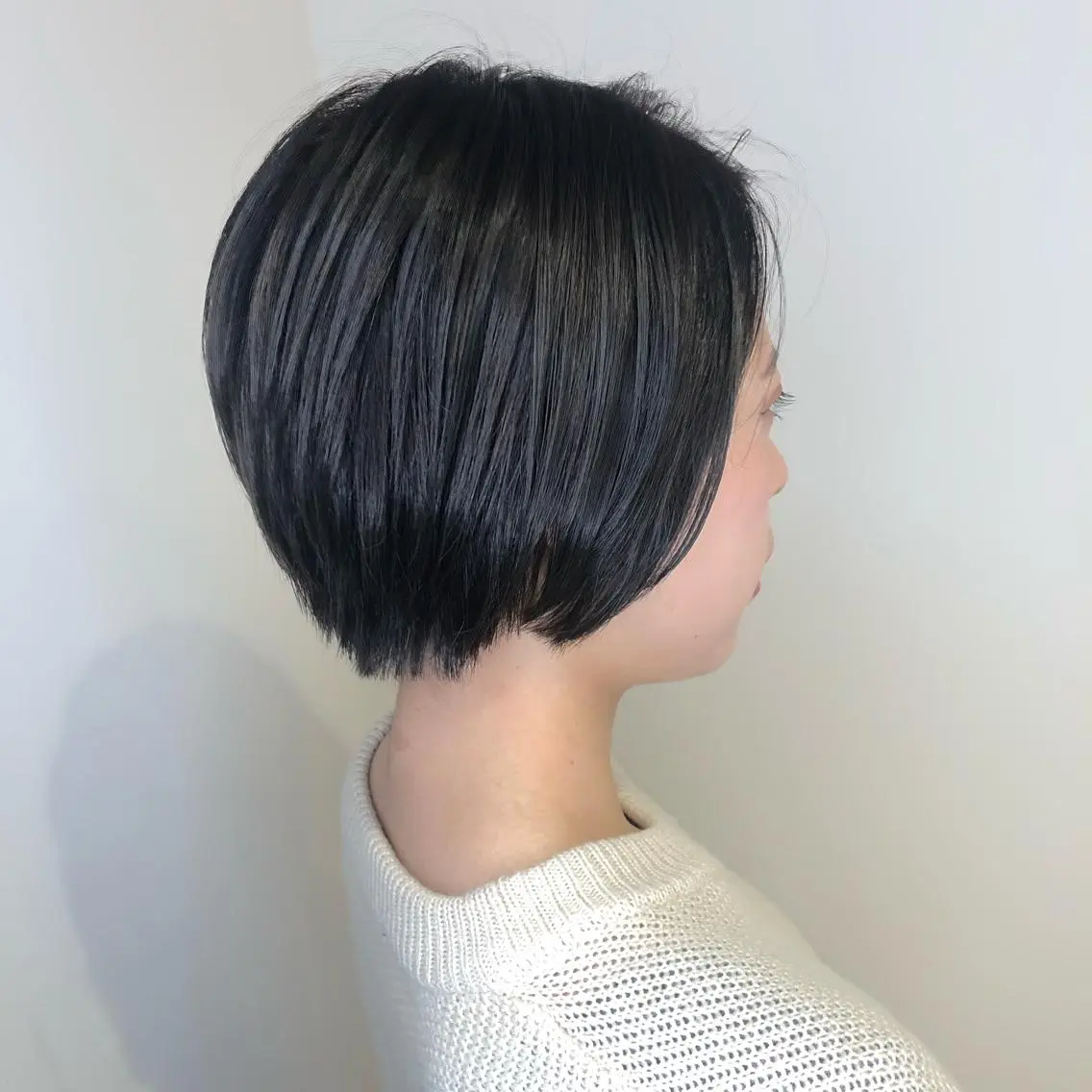 ショート カラー ウルフカット／吉村 桃子のヘアスタイル