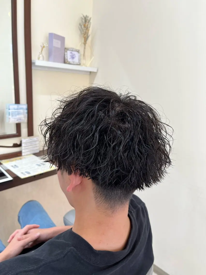 ショート パーマ メンズ マッシュ メンズパーマ 刈り上げ 波巻きパーマ スパイラルパーマ 🧊メンズ特化🧊 高木航希のヘアスタイル