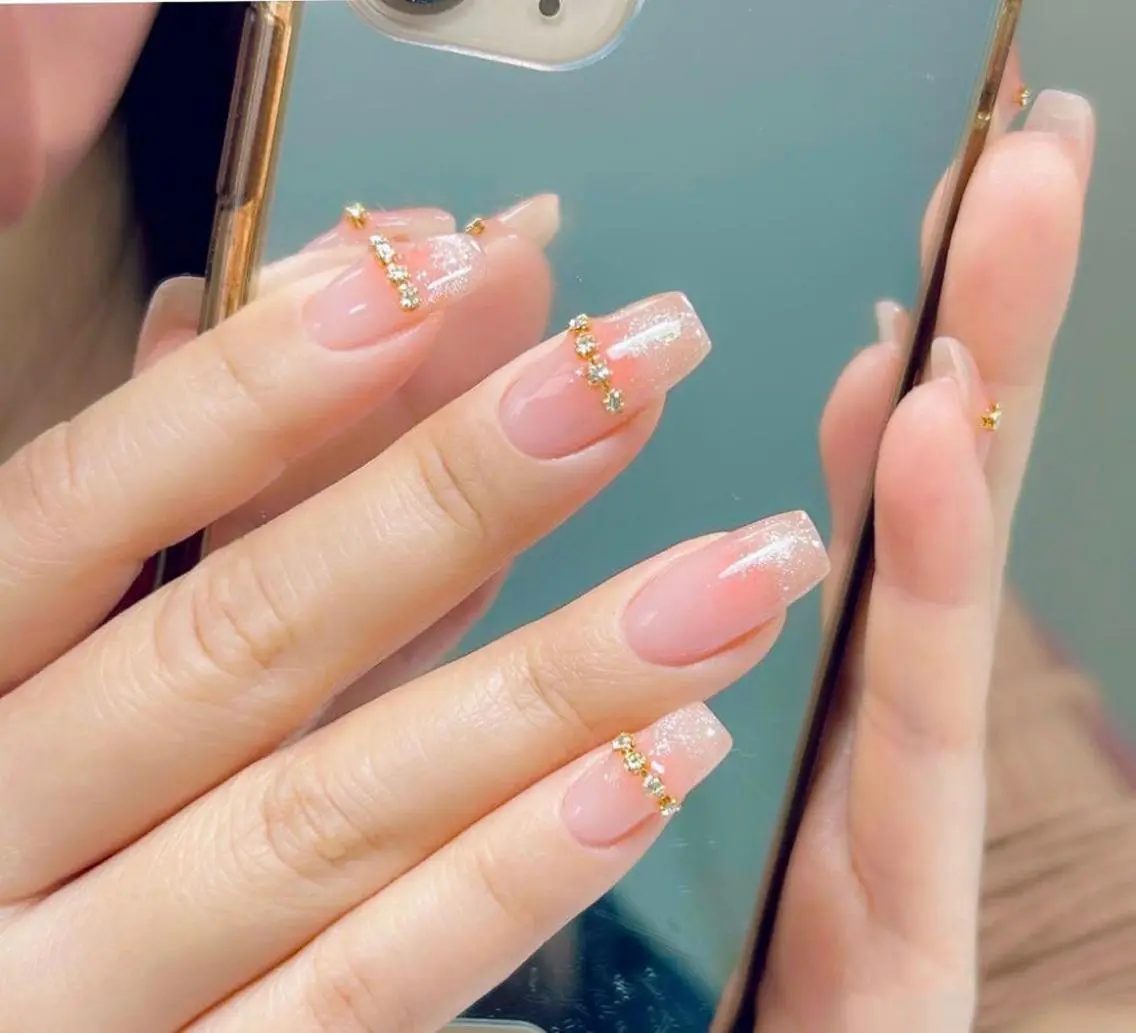 ネイル ハンドネイル AngelChris ビューティーサロンのネイルデザイン
