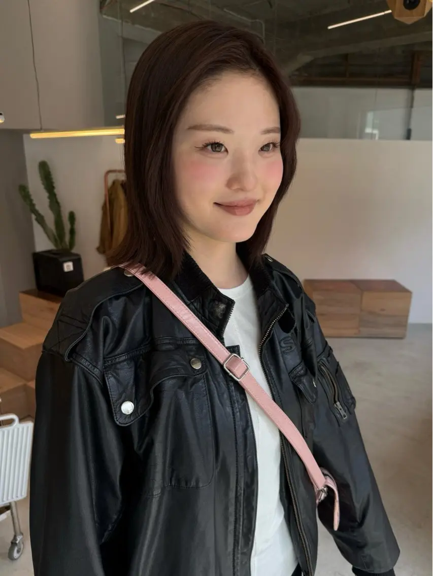 ミディアム カット ヘアカラー fubuki🪷 似合わせカットカラーのヘアスタイル