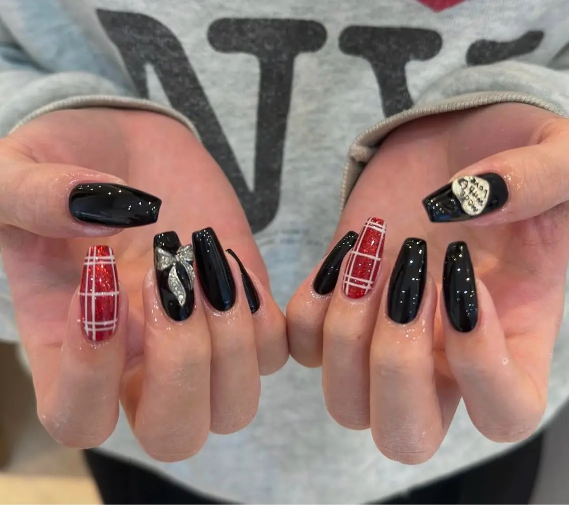 ネイル グラデーション キラキラネイル ワンカラーネイル 冬ネイル Jenn Nail Salonのネイルデザイン
