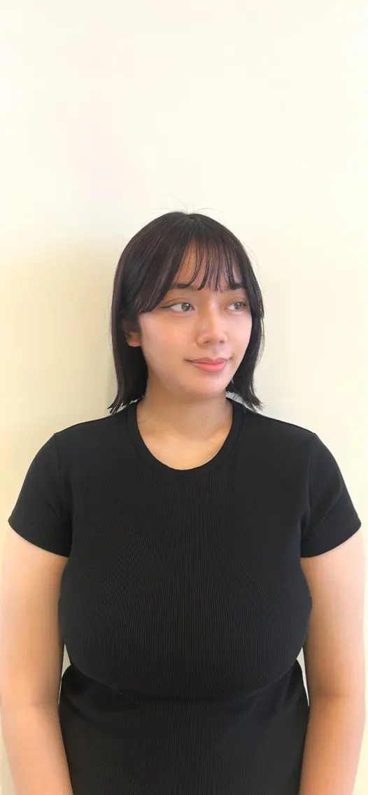 ミディアム 吉田 愛花のヘアスタイル