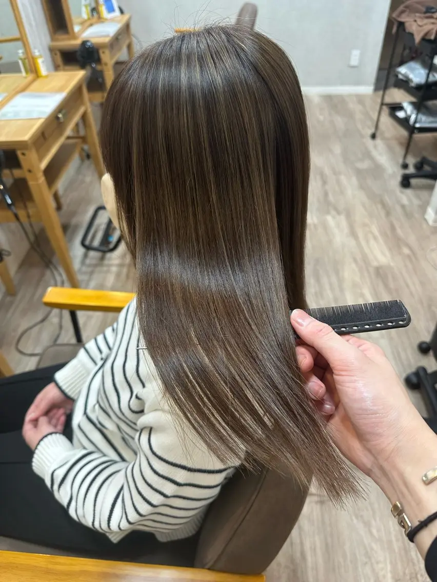 セミロング ハイライト カット 縮毛矯正 トリートメント TELA HAIR 副代表RIKUのヘアスタイル