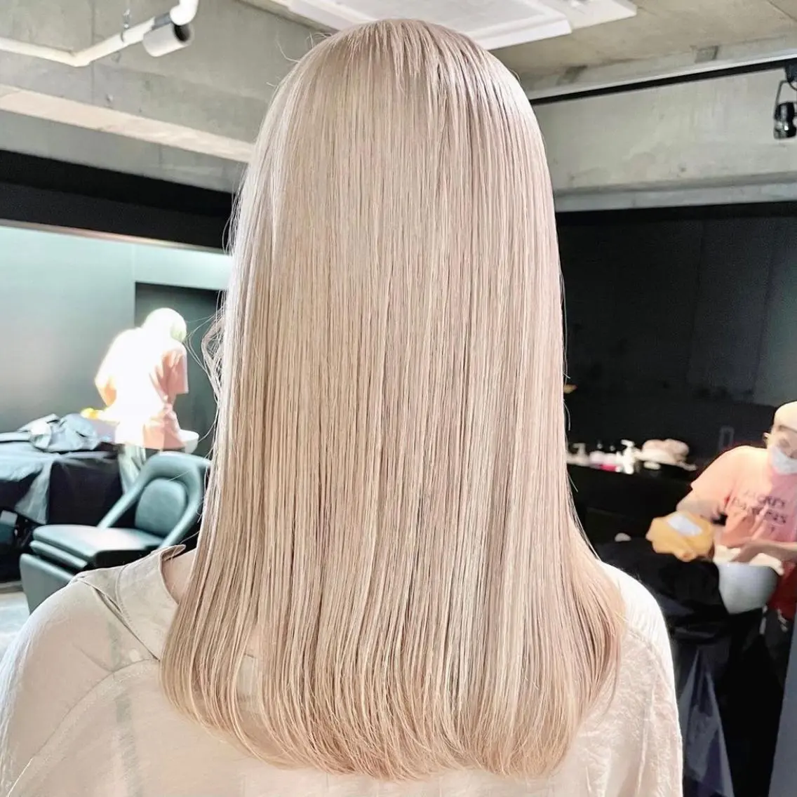 セミロング カラー ブロンド ホワイトブロンド ヘアカラー トリートメント ✨MiL✨ ✨心斎橋✨のヘアスタイル