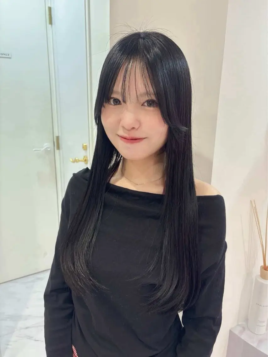ロング カラー 黒髪 ブルーカラー ブルーブラック 透明感カラー レイヤーカット カット ヘアカラー MONA HARUNA💫のヘアスタイル
