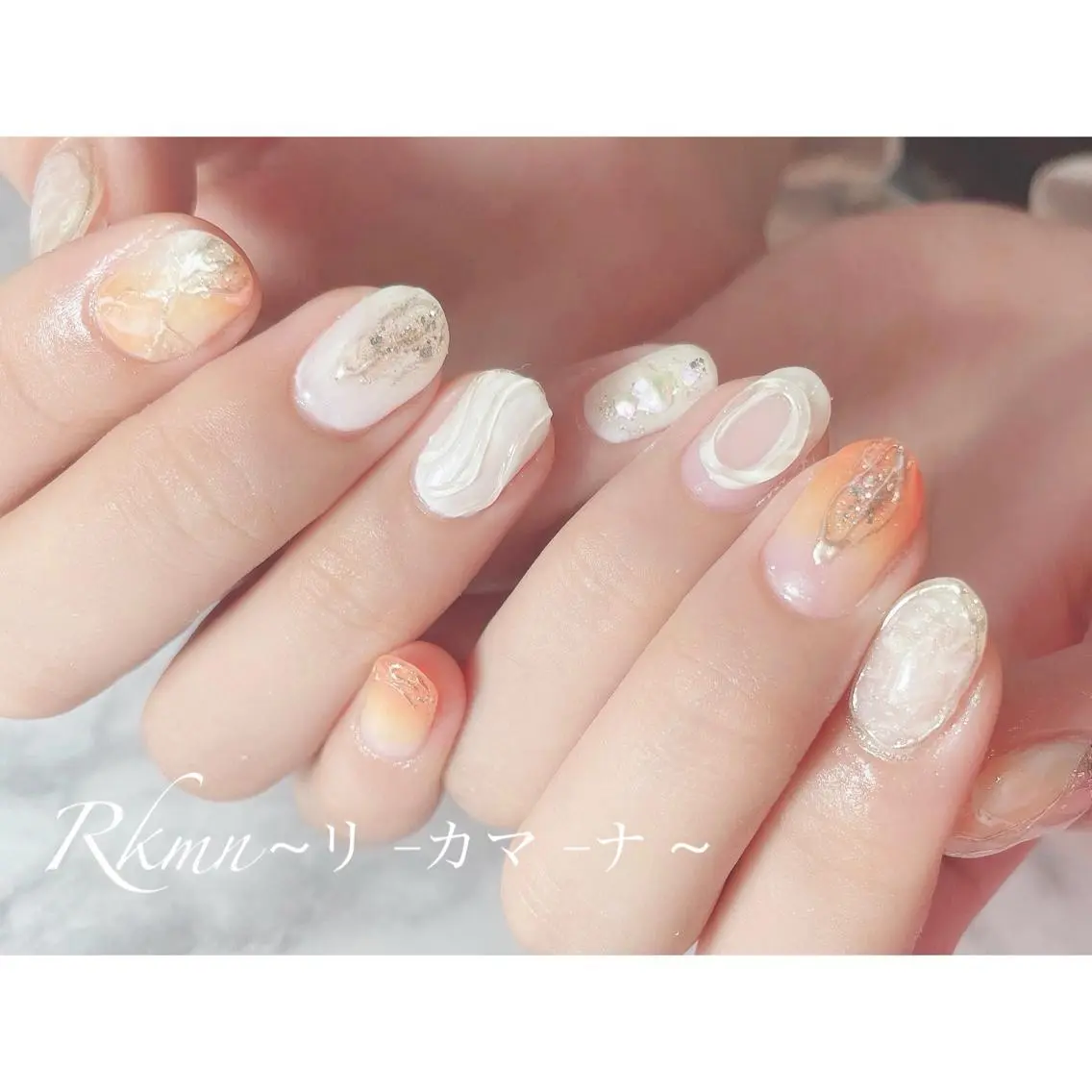 ネイル アートネイル ニュアンスネイル オレンジ 春ネイル ホワイト ハンドネイル フットネイル ハンドケア Rkmn ~リ-カマ-ナ~のネイルデザイン