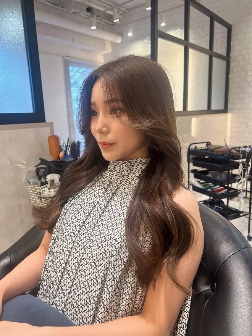 ロング カラー カット ヘアカラー トリートメント emi/髪質改善/ 韓国風/艶カラーのヘアスタイル