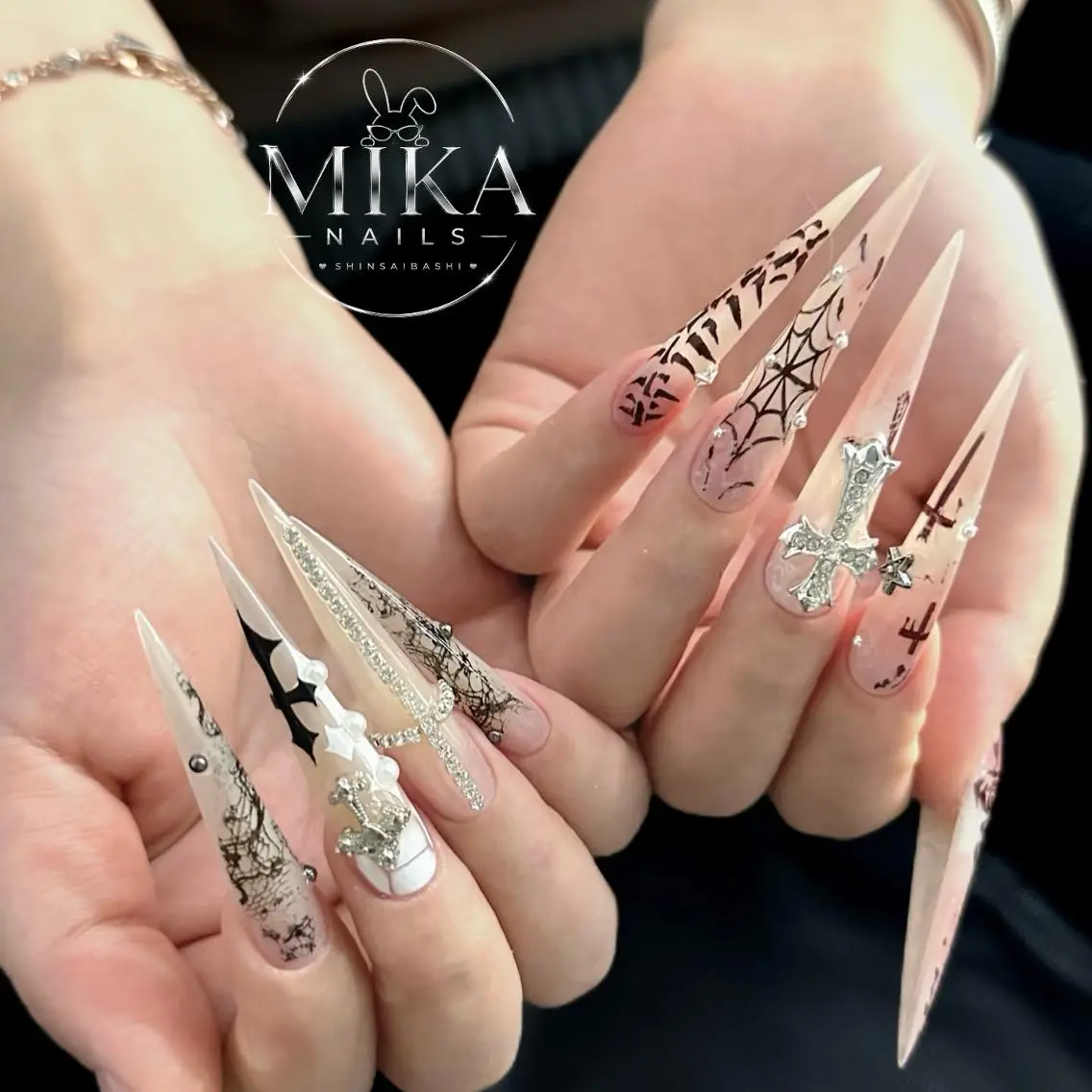 ネイル アートネイル チークネイル ドット フットネイル フレンチネイル ハンドネイル Luna Mikaのネイルデザイン