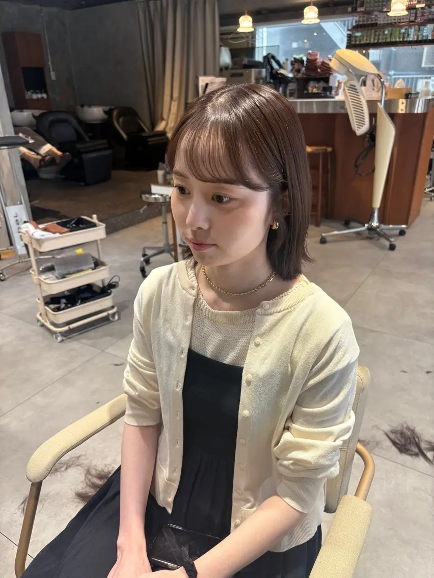 ショート カラー ブラウンカラー 透明感カラー ラベンダーカラー ラベンダーブラウン カット ヘアカラー 相宮 優羽のヘアスタイル