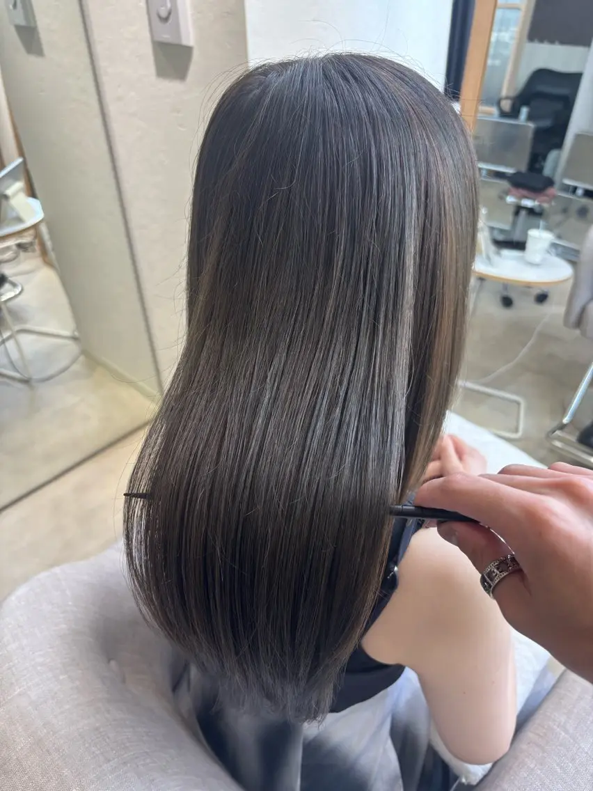 ロング カラー 透明感カラー グレージュ オリーブグレージュ オリーブグレー ヘアカラー かなた /表参道/カラー募集のヘアスタイル