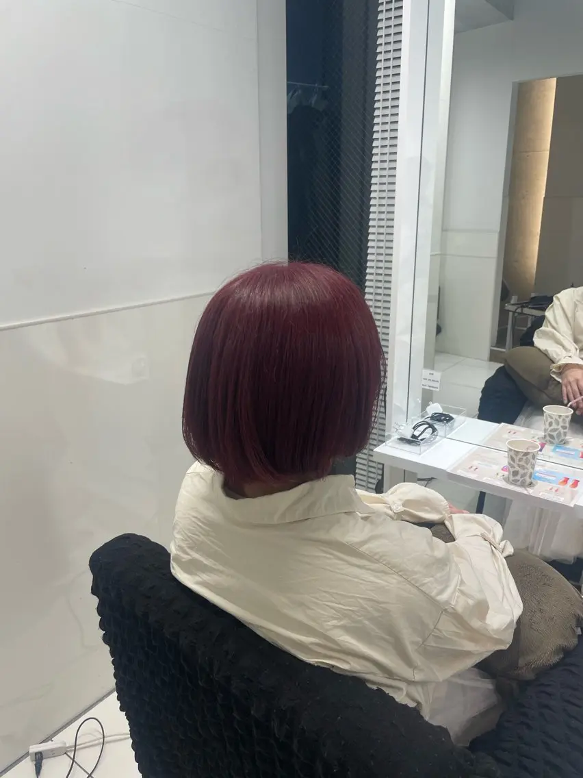ショート カラー ボルドーカラー レッドカラー yuzuna ハイトーン 天神のヘアスタイル