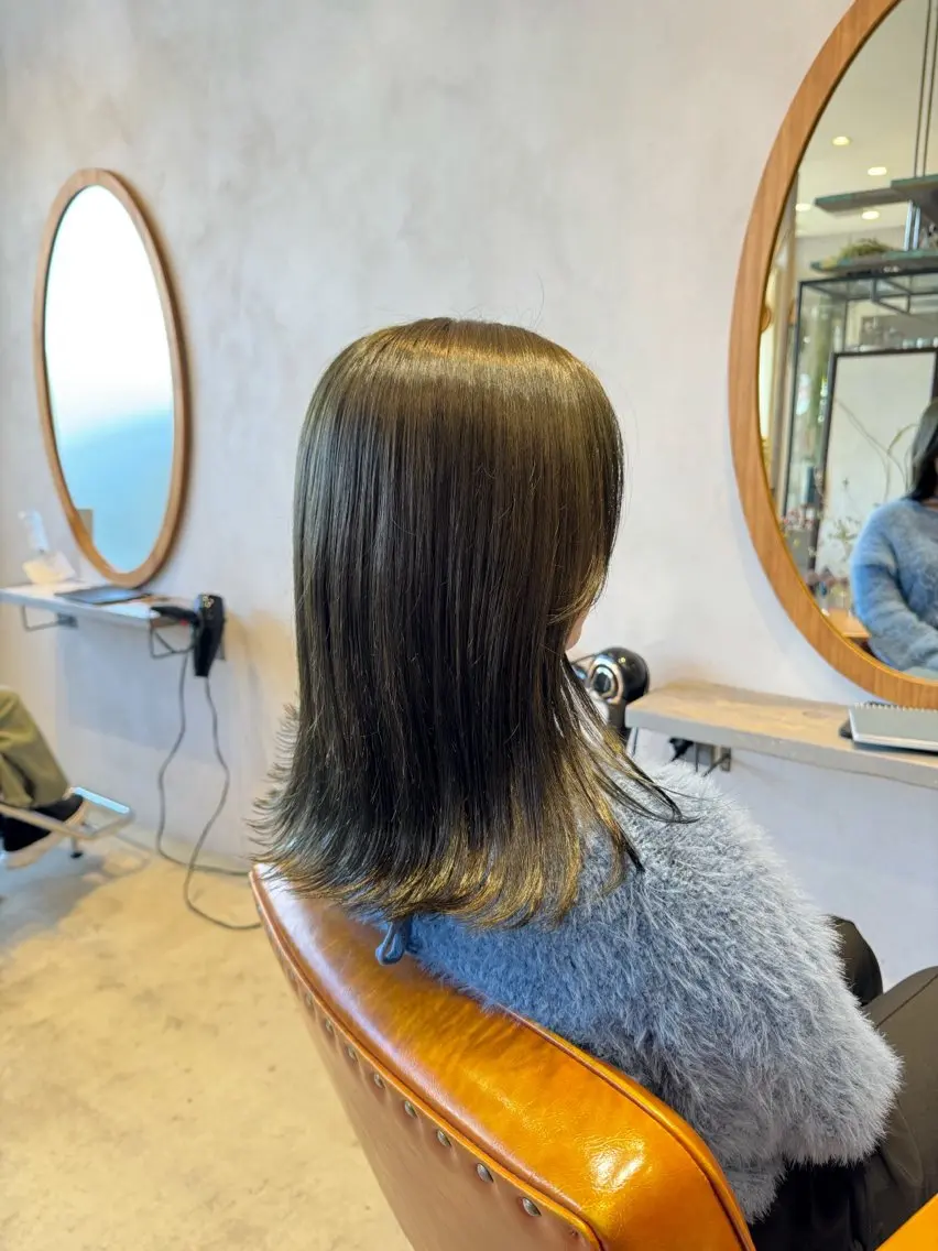 ミディアム カラー ベージュカラー オリーブベージュ 亀田 幸美のヘアスタイル