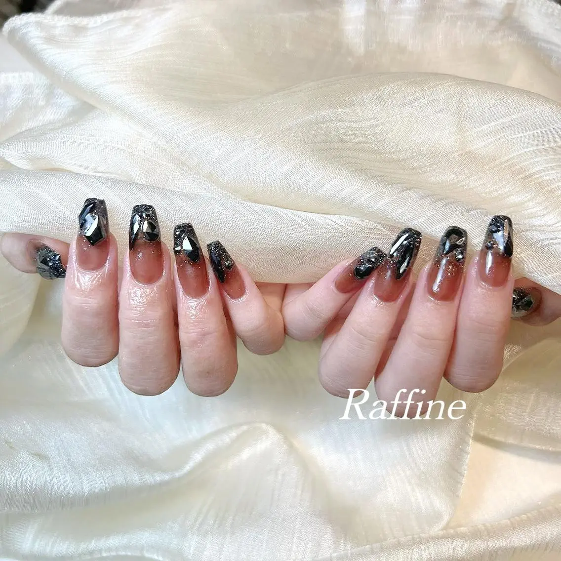ネイル RAFFINE haru🦋🩵のネイルデザイン