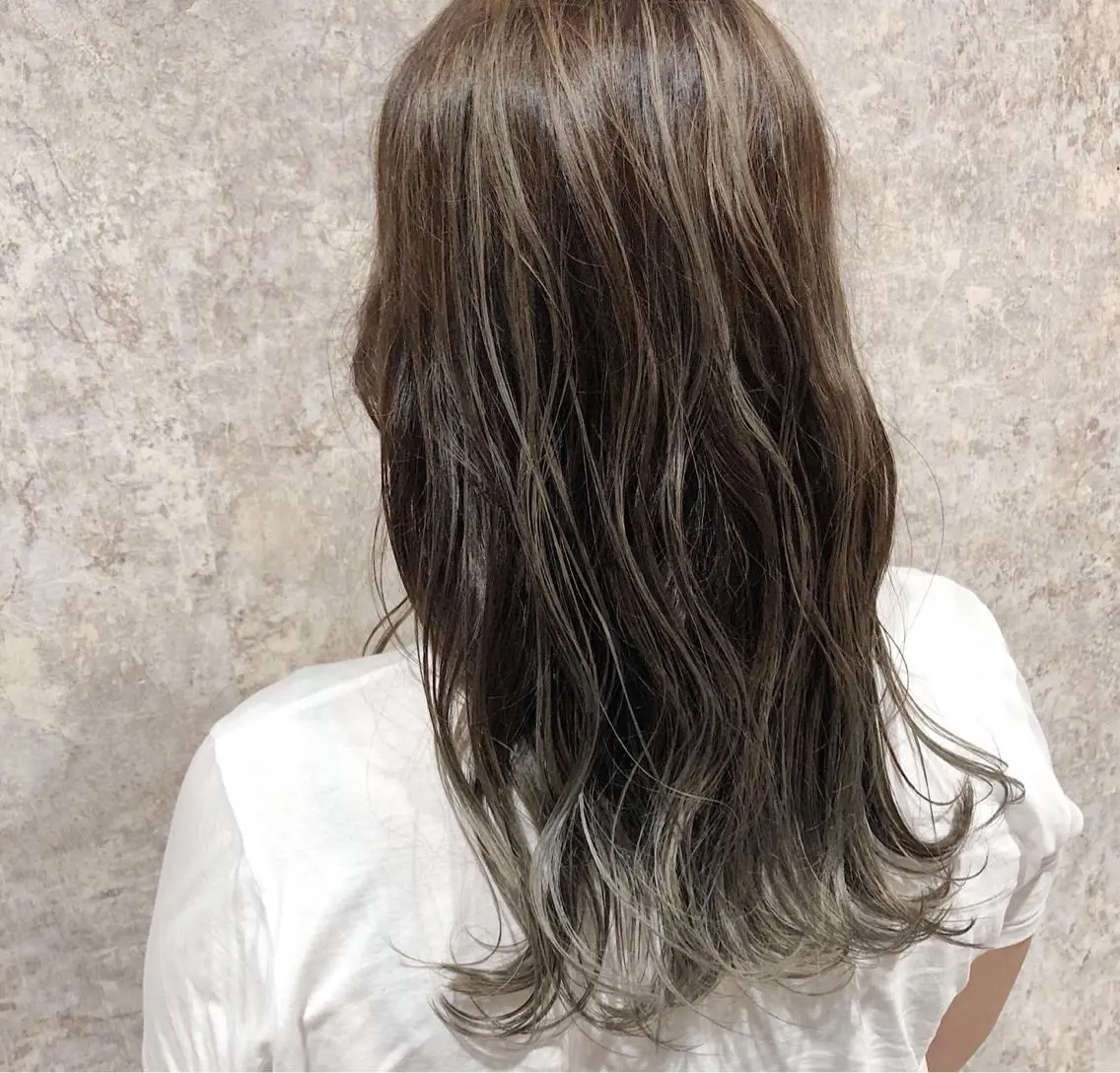 ミディアム カラー アッシュ アッシュグレー Blanco Color&Careのヘアスタイル