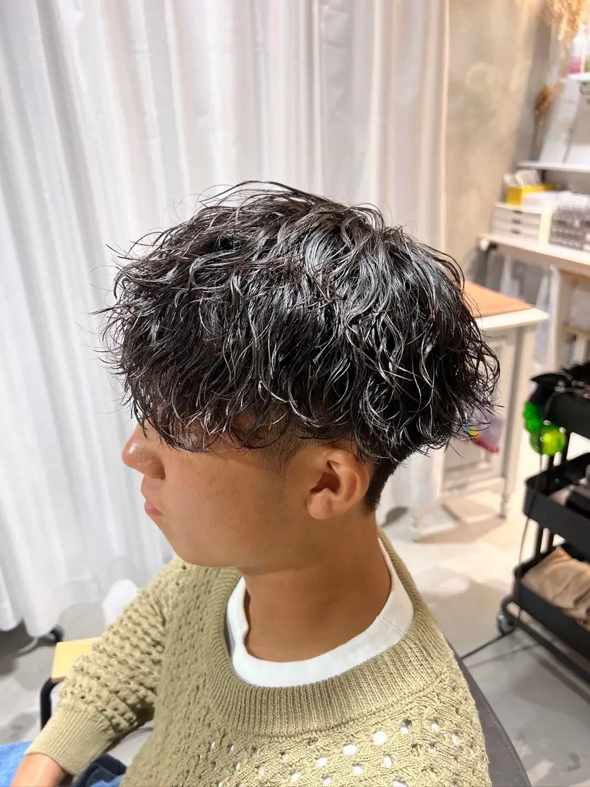 ショート パーマ メンズ メンズパーマ ツイストスパイラルパーマ 波巻きパーマ スパイラルパーマ カット パーマ メンズカットパーマ ✂️ JOYAのヘアスタイル