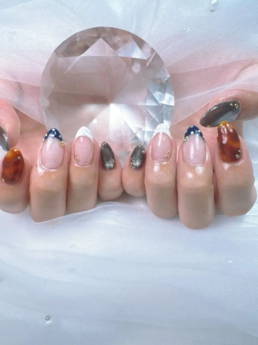 ネイル アートネイル チークネイル フレンチネイル ジェルネイル ガラスフレンチ ハンドネイル Queeens nailのネイルデザイン