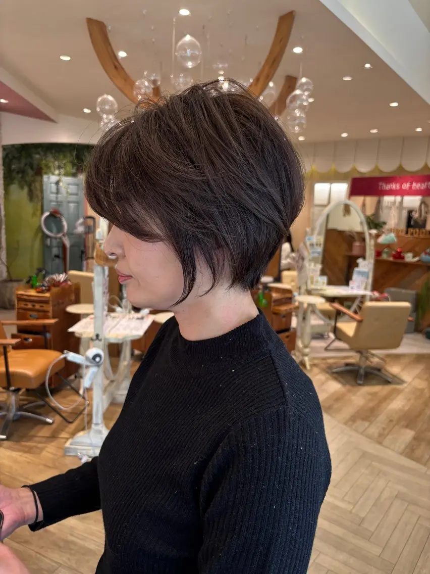 ショート カラー ショートヘア 撮影モデル レイヤーカット✨ 艶髪藤野のヘアスタイル