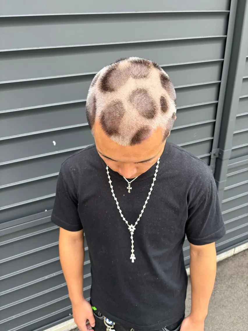 カラー メンズ デザインカラー マツダ レンのヘアスタイル