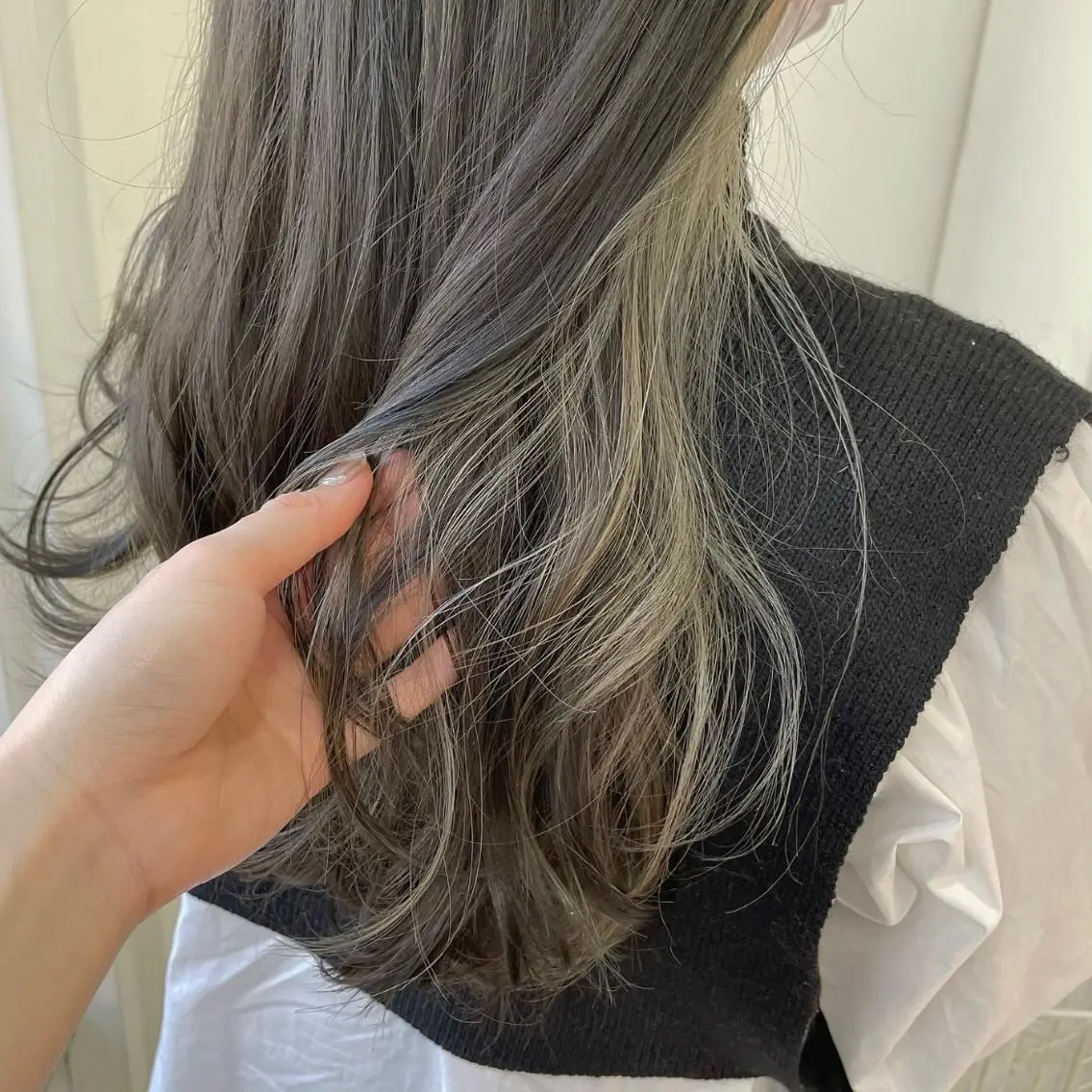 ロング カラー TRENCH 相澤 果歩のヘアスタイル
