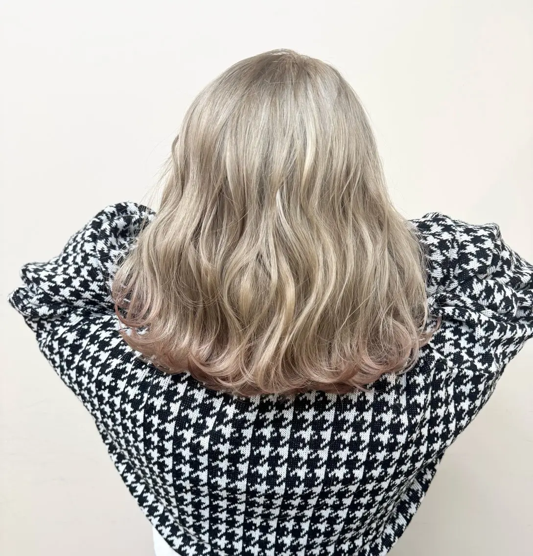 ミディアム カラー ピンクカラー 桒原 ちさのヘアスタイル