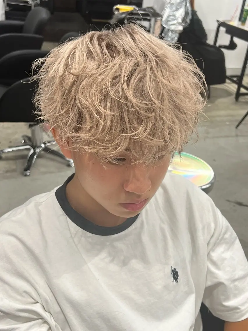 ショート カラー メンズ カット ヘアカラー 岩佐 柚太のヘアスタイル