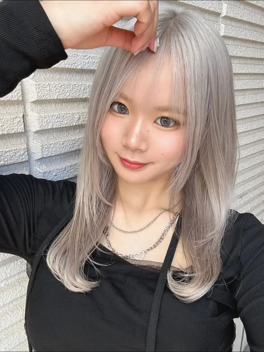 ロング カラー ヘアアレンジ ヘアカラー 原宿ハイトーンカラー 🌼みるい🌼のヘアスタイル