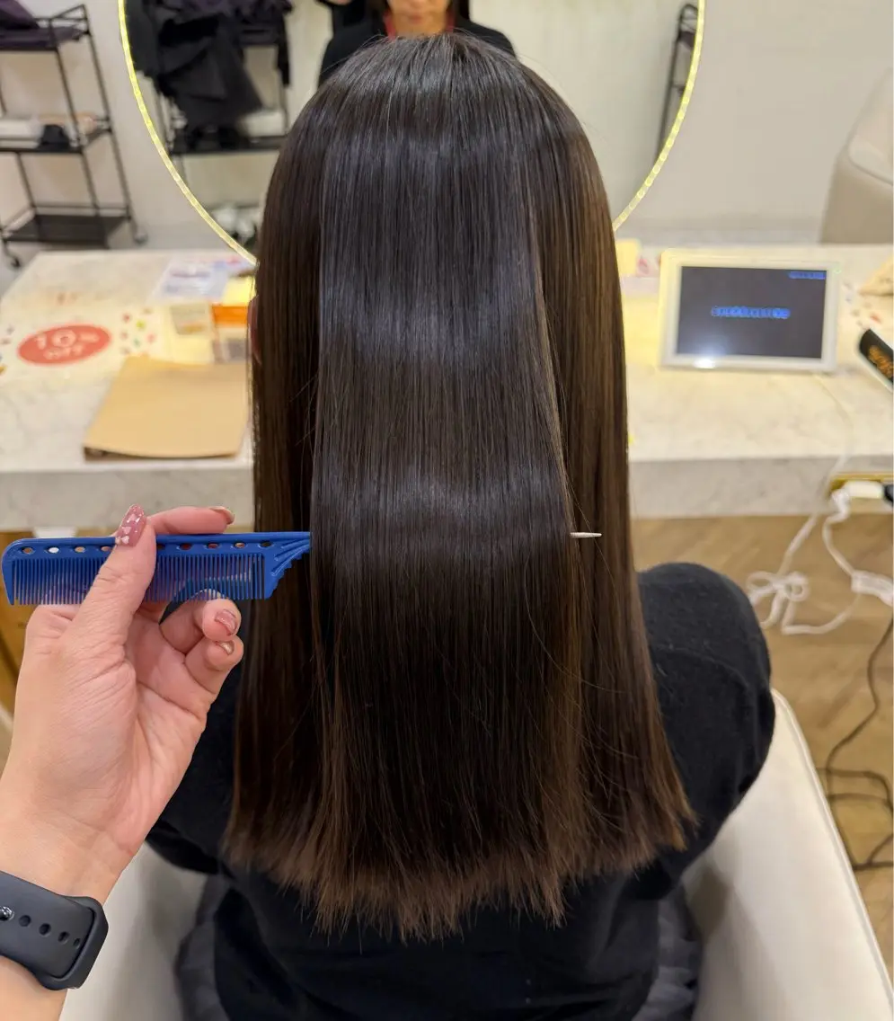ロング 縮毛矯正 小林 美月  透明感カラーのヘアスタイル