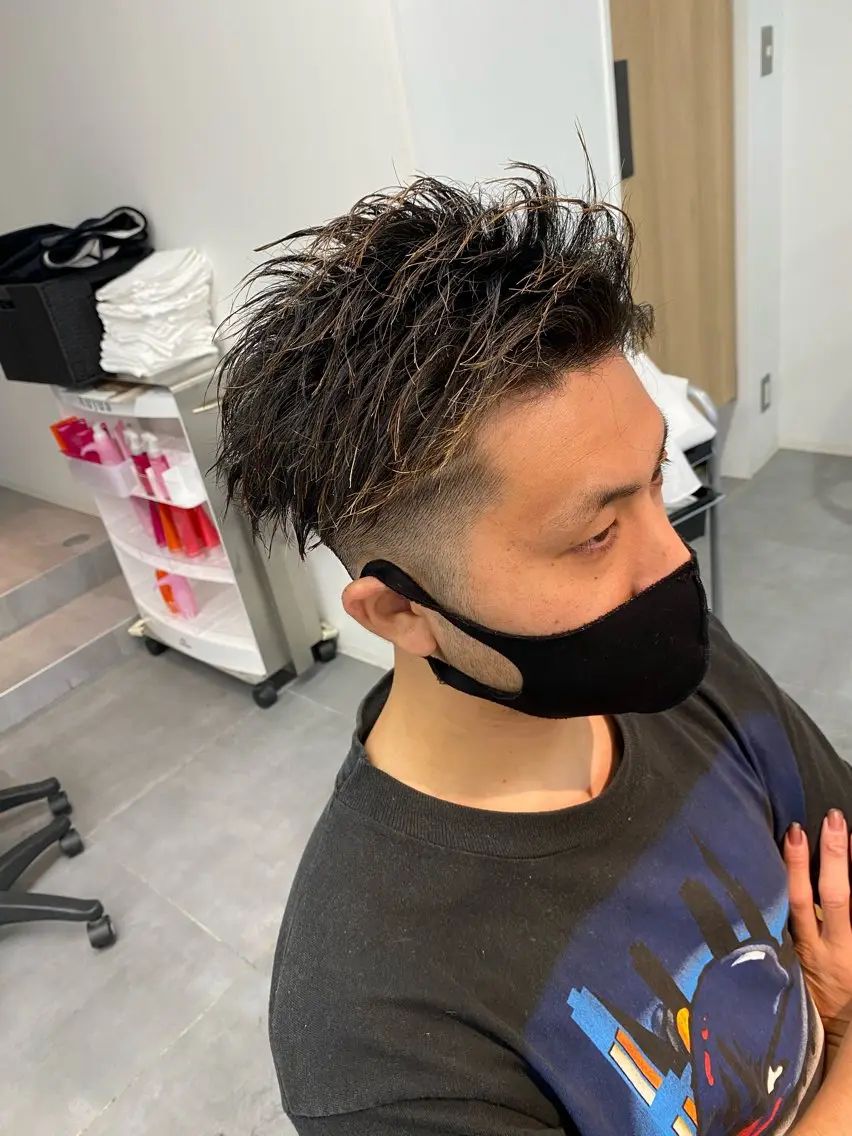 ショート パーマ メンズ 鍋島 拓真のヘアスタイル