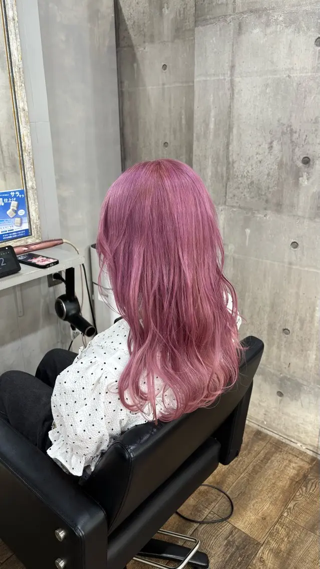 セミロング カラー ブリーチ ピンクカラー カット ヘアカラー トリートメント Sunny side 大名 RIOのヘアスタイル