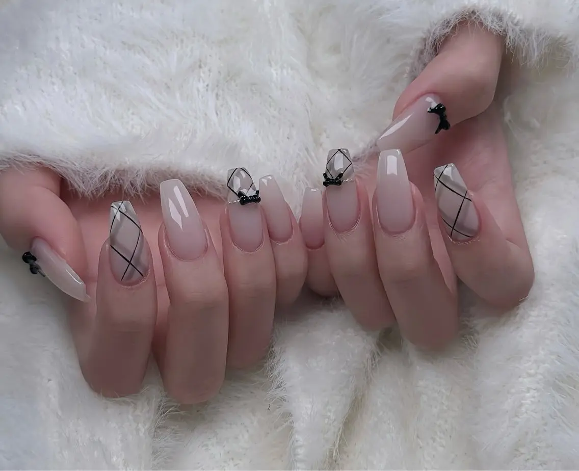 ネイル ハンドネイル 🎀PG🩵 ネイルサロンのネイルデザイン
