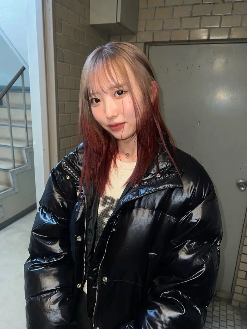 セミロング 室屋 鈴音のヘアスタイル