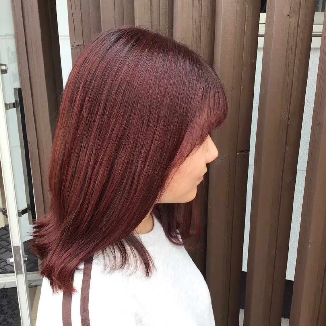 セミロング レッドブラウン ヘアカラー トリートメント 渕 七海のヘアスタイル