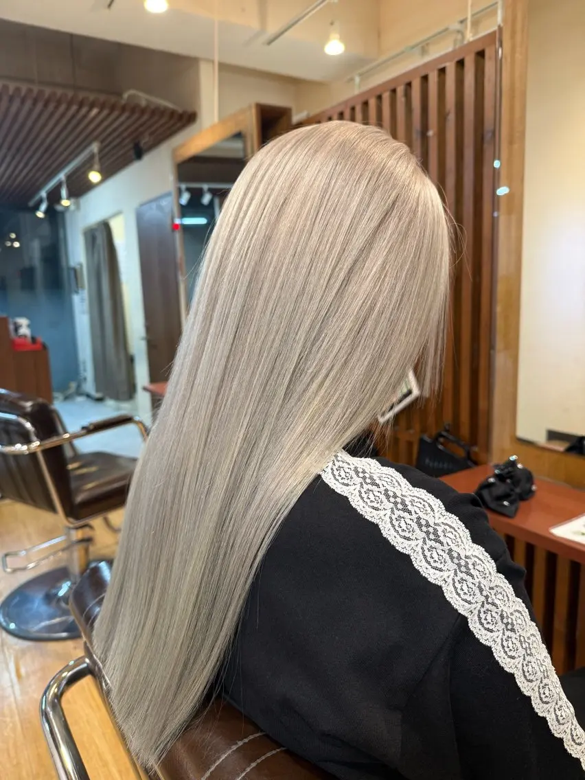 ロング カラー ベージュカラー ブリーチ ハイトーンカラー ホワイトベージュ 竹井俊介/ブリーチ /海外レイヤーのヘアスタイル