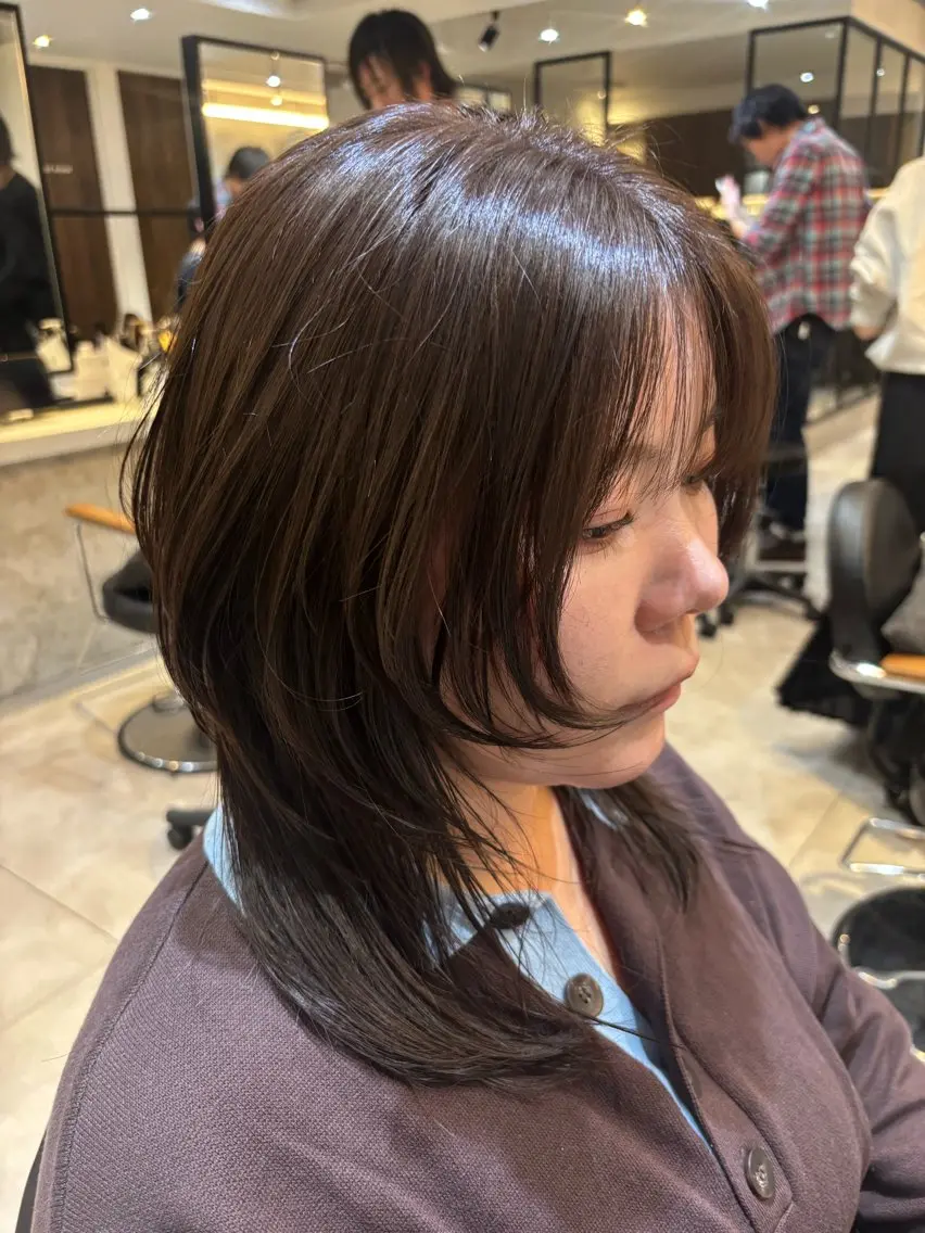 ミディアム ハッシュカット 韓国風ヘア レイヤーカット 小顔カット カット ヘアカラー トリートメント 髪質改善/縮毛矯正 /髪質改善ストレートのヘアスタイル