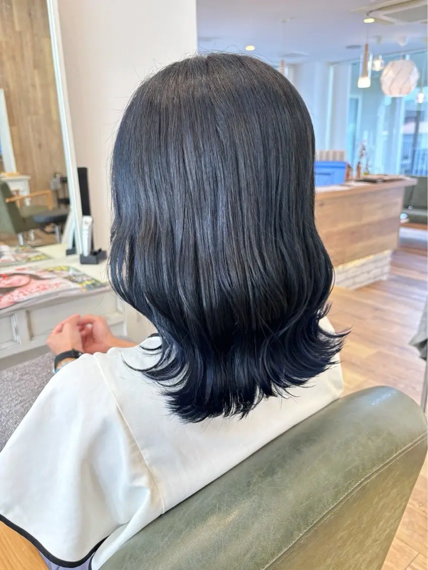ミディアム カラー ミディアムレイヤー ブルーカラー レイヤーカット カット ヘアカラー トリートメント 梶田 伸篤のヘアスタイル