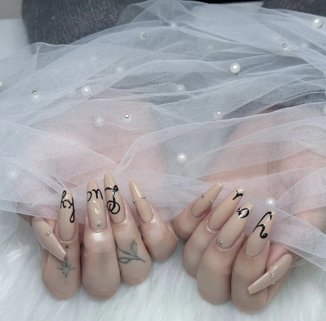 ネイル 韓国ネイル マグネットネイル 持ち込み ハンドネイル Mimi Nail_Royalのネイルデザイン