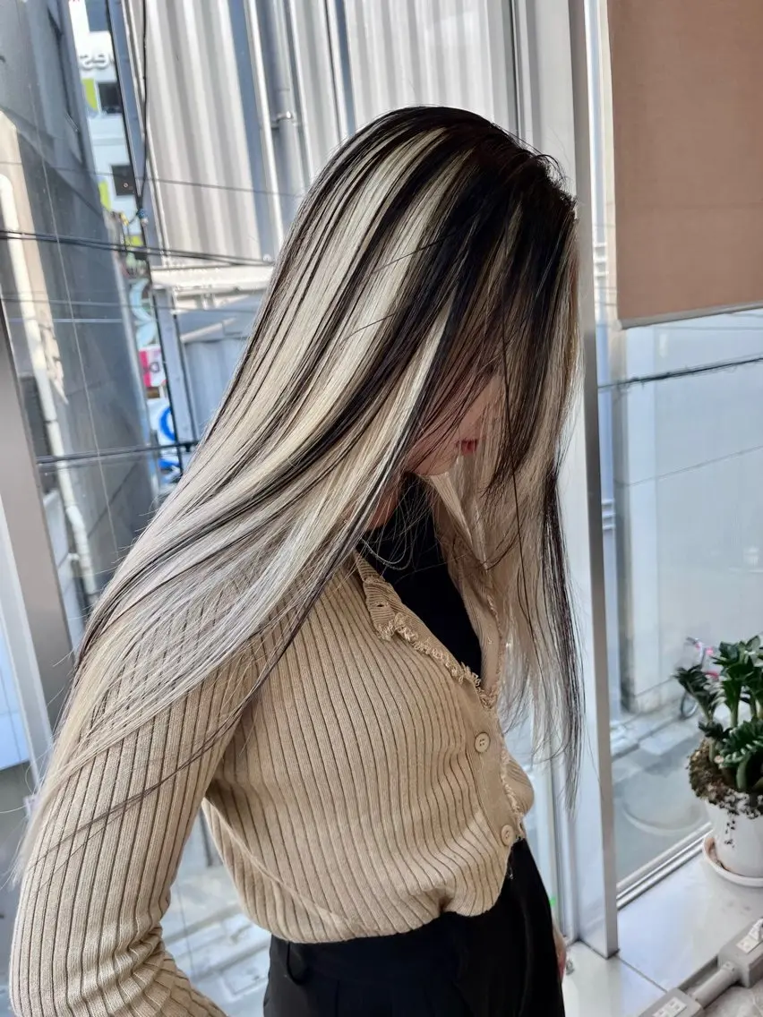 ロング カラー カット ヘアカラー トリートメント ヘアセット 💜ハイトーン💛 マジカルかいちゃんのヘアスタイル