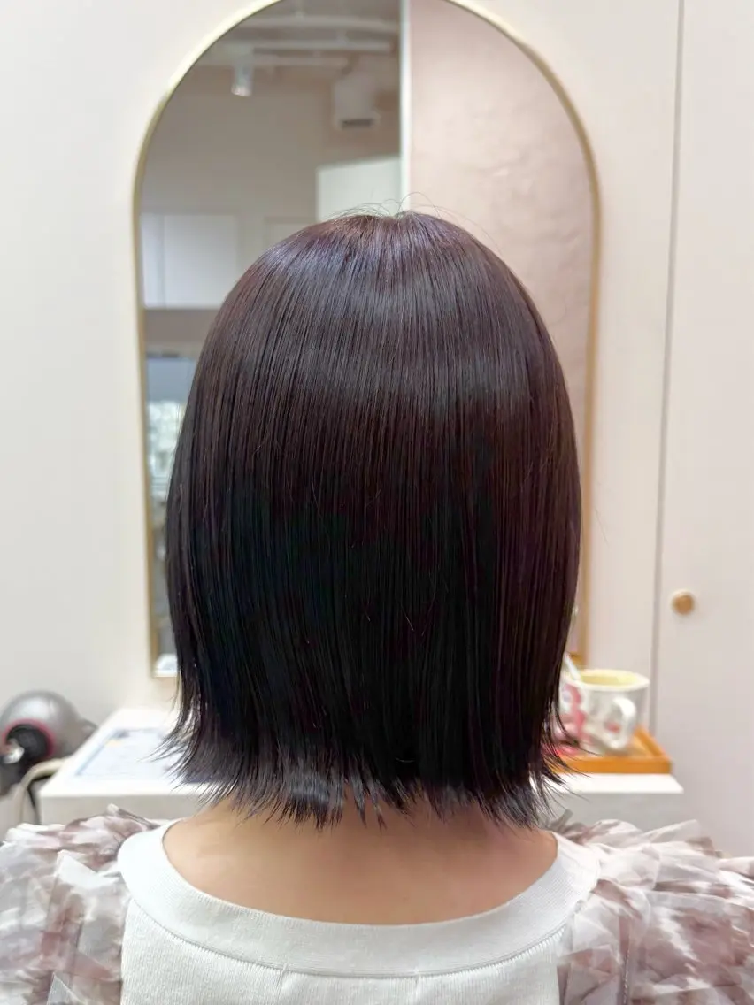 【暗髪やりたい人必見👀🍇🫐】【透明感カラー🫧】ブリーチで落とせる黒染めも🙆🏻♀️◎ ¥7,700の写真