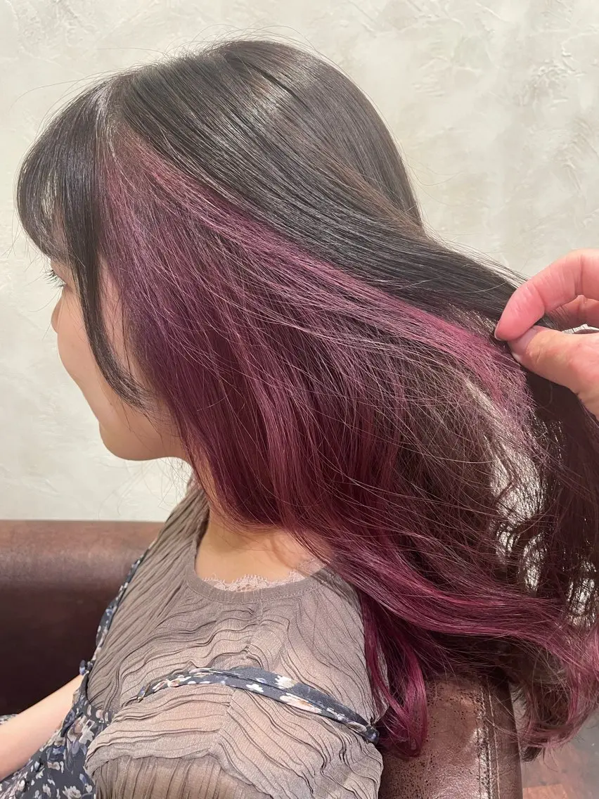セミロング カラー インナーカラー ピンクカラー 🦋春山 さとみ🦋のヘアスタイル