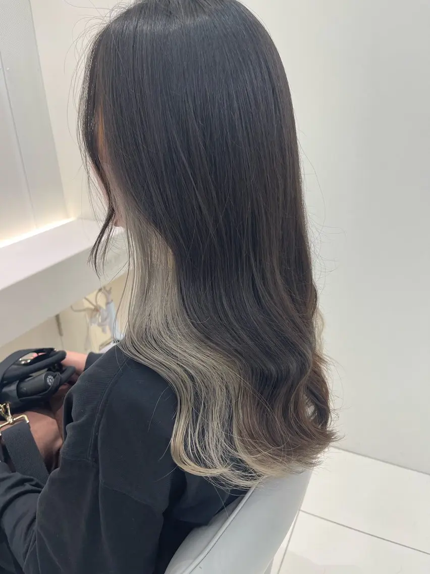 ロング カラー アッシュ ベージュカラー ホワイトベージュ ヘアカラー トリートメント トリートメント /カラー/NAOKIのヘアスタイル