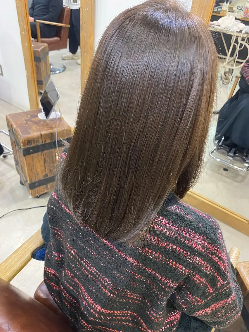 ミディアム カラー アッシュ 透明感カラー オリーブアッシュ SOHO サラのヘアスタイル
