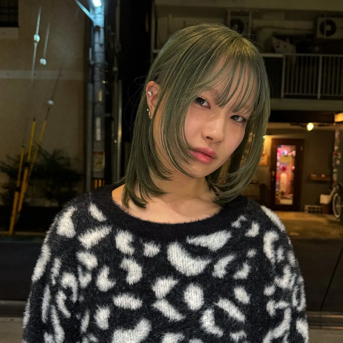 ミディアム カラー ベージュカラー オリーブベージュ ハイトーン/ベージュ /レイヤー :遥香のヘアスタイル