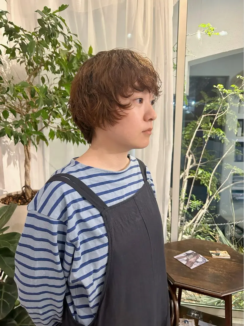 ショート パーマ 顔まわりレイヤー レイヤーカット ショートヘア 谷澤 朋佳のヘアスタイル