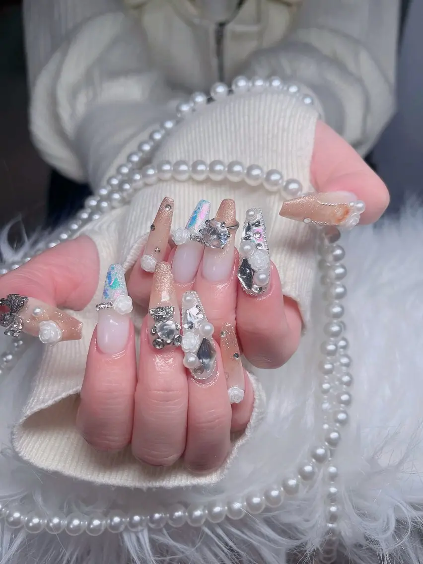 ネイル オーロラネイル フレンチネイル ジェルネイル ハロウィン キラキラネイル H.baby Nail Salonのネイルデザイン