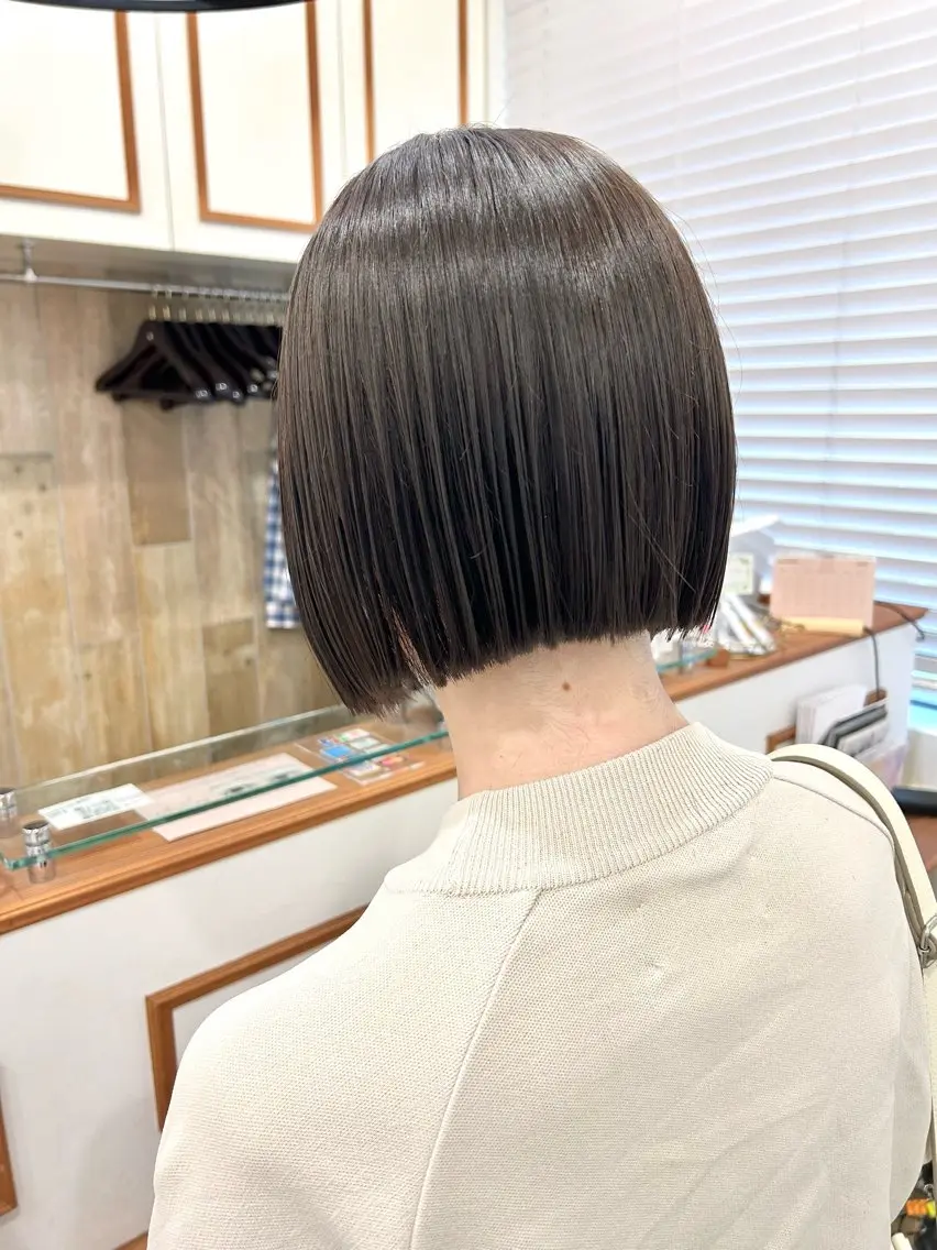 ショート カラー カット ヘアカラー トリートメント ぱつっとボブ/ 小野あかねのヘアスタイル