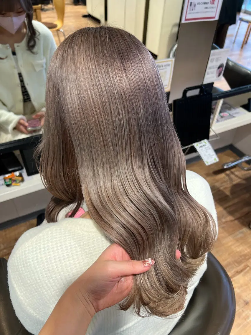 カラー グレージュ ミルクティーグレージュ ヘアカラー トリートメント インナーカラー♡ Nanakoのヘアスタイル