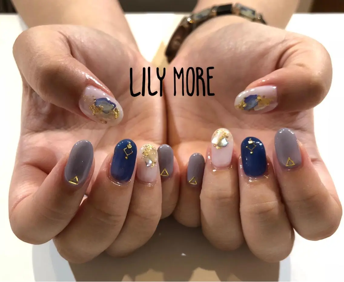 ネイル ストーンネイル Lily closetのネイルデザイン