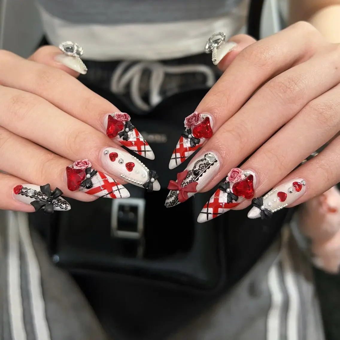 ネイル ガーリー ハート 韓国ネイル ニュアンスネイル リボン ハンドネイル Sora nail 長さ出し専門店のネイルデザイン