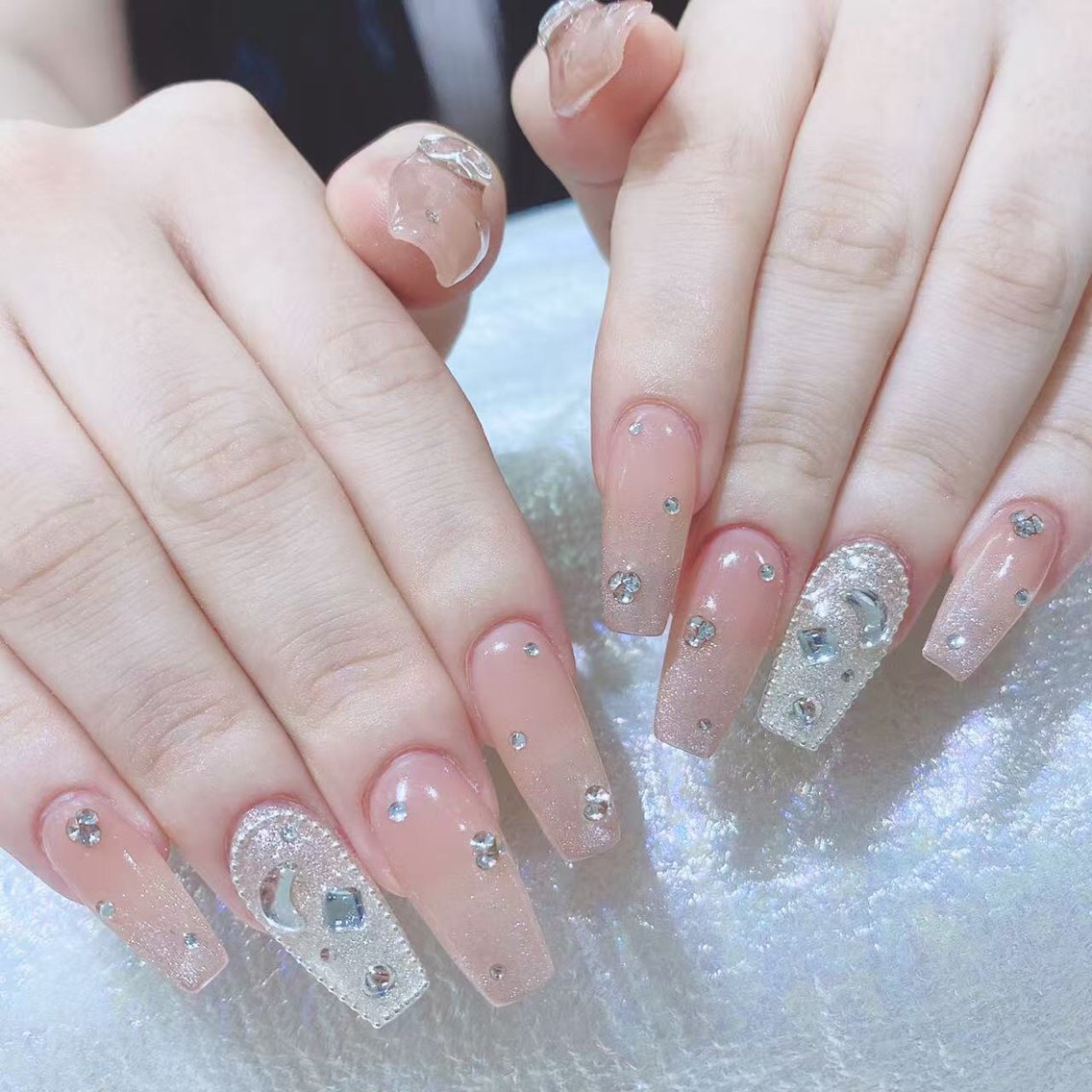 ネイル ハンドネイル Queens テイのネイルデザイン
